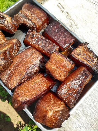 Домашненее:Копченое сало,яйцо,тушёнка свиная