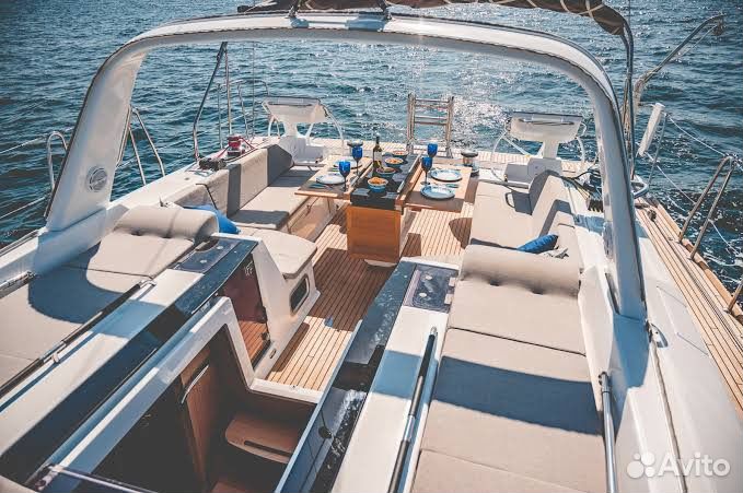 Парусная яхта