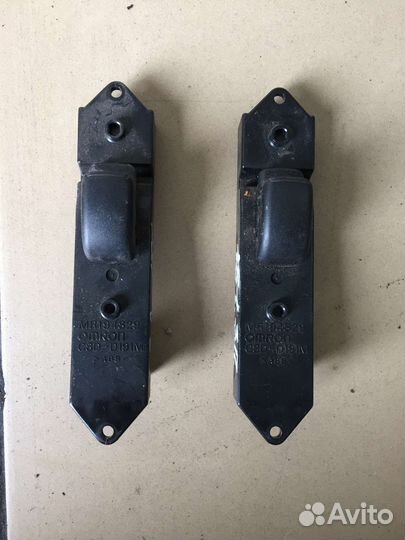 Кнопка стеклоподъемников Mitsubishi Montero