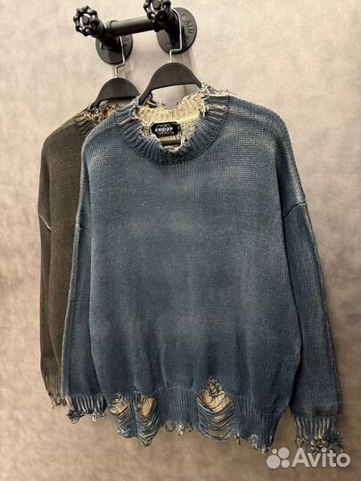 Рваный свитер мужской