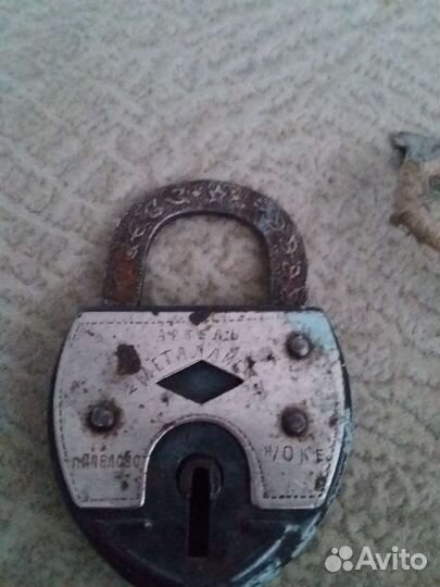 Замочек старинный