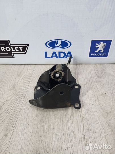 Кронштейн крепление балки LADA vesta веста Прав