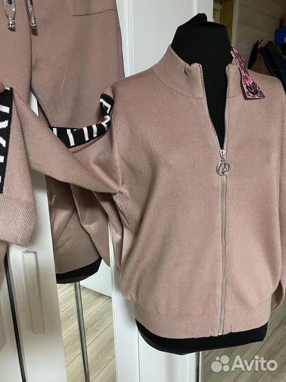 Новый вязаные костюм 50-52