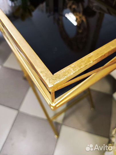 Сервировочный столик