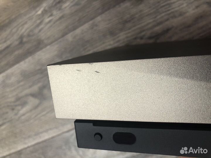 Xbox One x gold edition