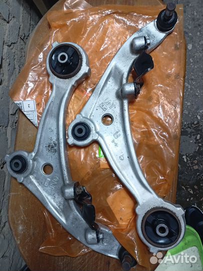 Передние рычаги Ниссан Теана J32 2.5л