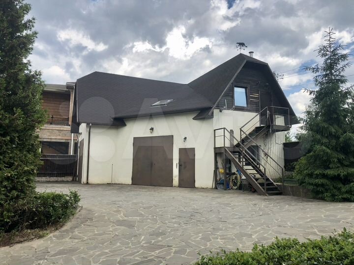 Дом 655,2 м² на участке 45 сот.