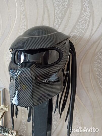 Шлем хищника