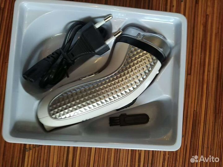 Бритва электрическая+встроенный триммер