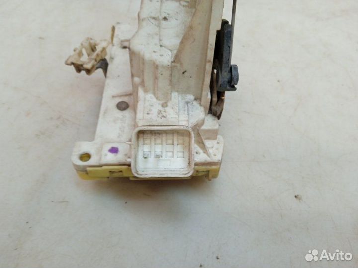 Замок двери задней правой Ford Focus 1 1.6 2001