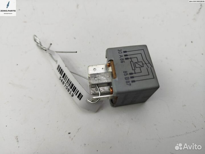 Реле вентилятора 90060264 на Opel Vectra B