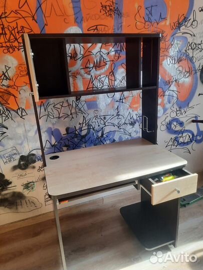 Компьютерный стол