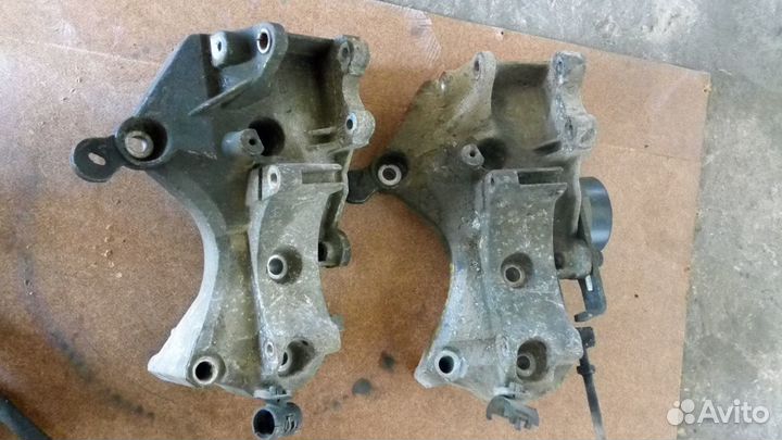 Кронштейн генератора Рено 8200819813.8200941119