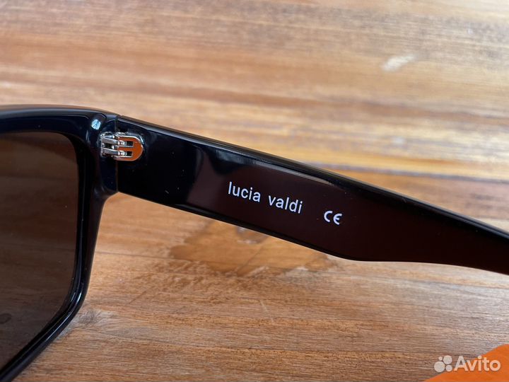 Солнцезащитные очки lucia valdi