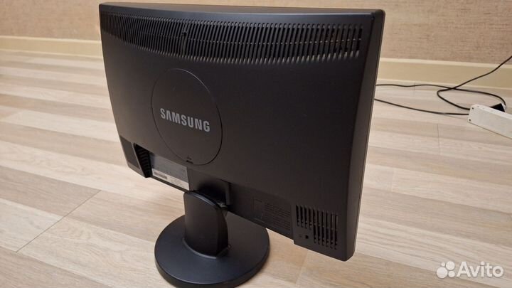 Монитор Samsung 19 