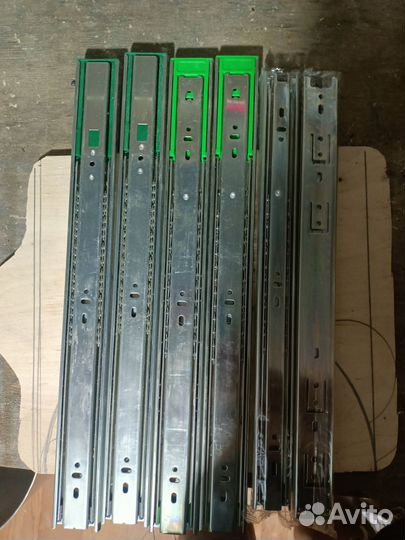 Направляющие выдвижных ящиков с доводчиком и без