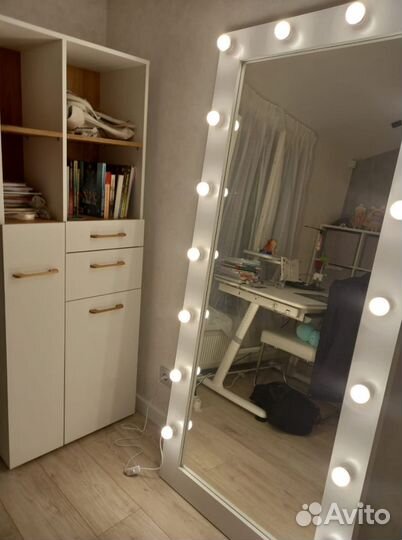 Гримерное зеркало с подсветкой