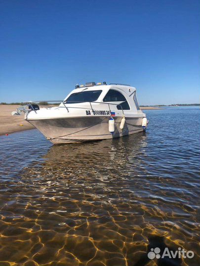 Шикарный каютный катер