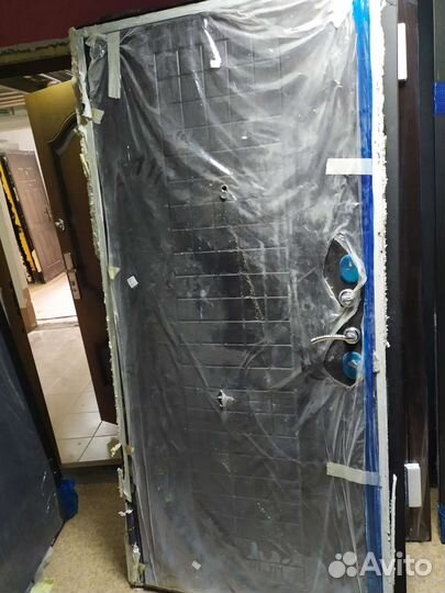 Металлическая внутреннего открывания б/у