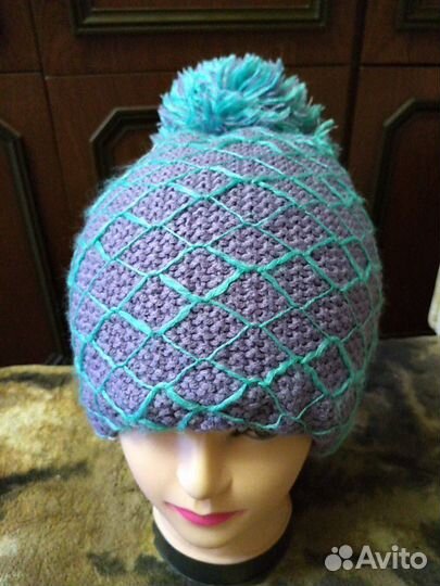 Молодёжные новые шапки от итальянской марки