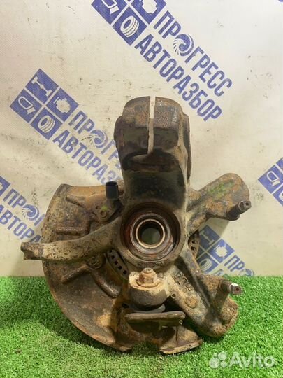 Поворотный кулак передний левый Skoda Octavia