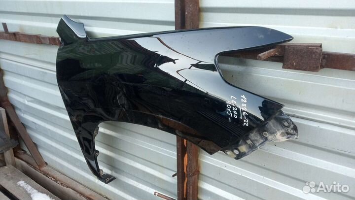 Крыло переднее правое Toyota Land Cruiser 200