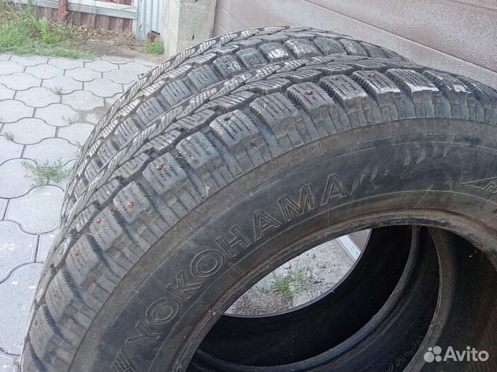 Yokohama IceGuard Stud IG65 215/70 R16