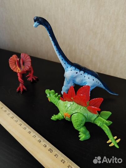 Фигурки динозавров