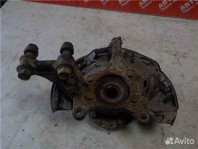 Кулак поворотный передний правый Toyota Rav 4