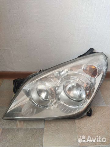 Opel Astra H фара правая
