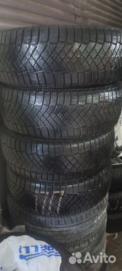 Pirelli Ice Zero FR 205/55 R16 94T