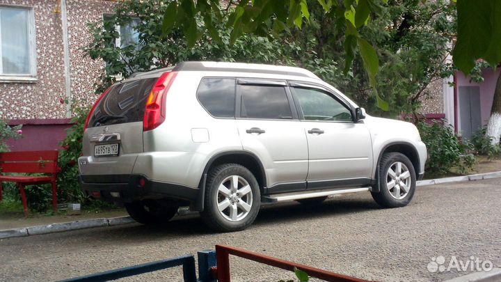 Заднее стекло на Nissan X-Trail II T31 Замена