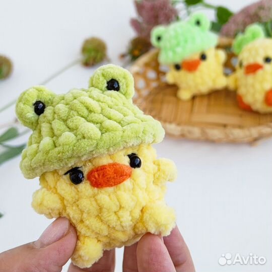 Вязаные брелоки в ассортименте