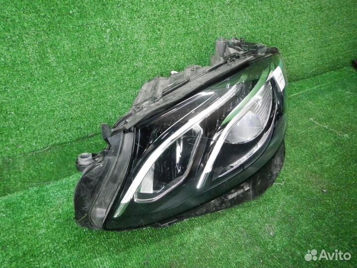 Фара левая Mercedes-Benz E-Class