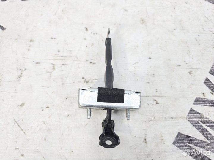 Ограничитель двери задний левый Toyota Camry 50