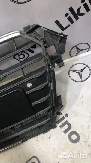 Решетка радиатора Audi A4 B8