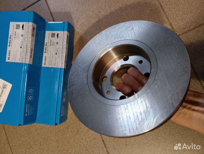 Диск тормозной передний Nissan Micra K12