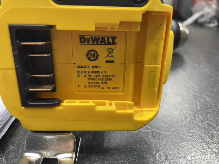 Дрель-шуруповерт аккумуляторная dewalt DCD 805