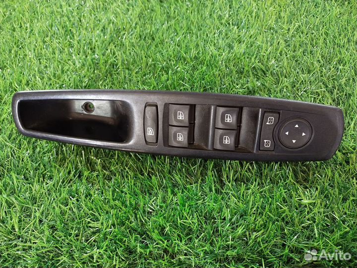 Блок управления стеклоподъемниками Renault Scenic