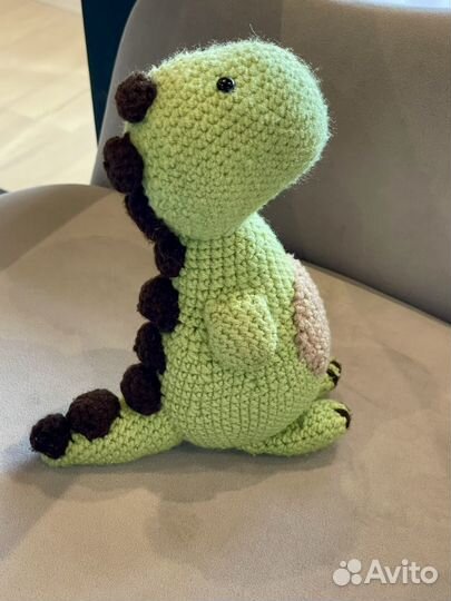 Вязаная игрушка Динозавр