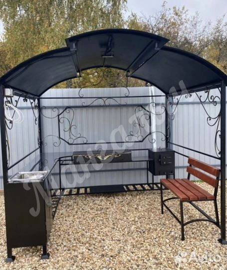 Мангал с крышей