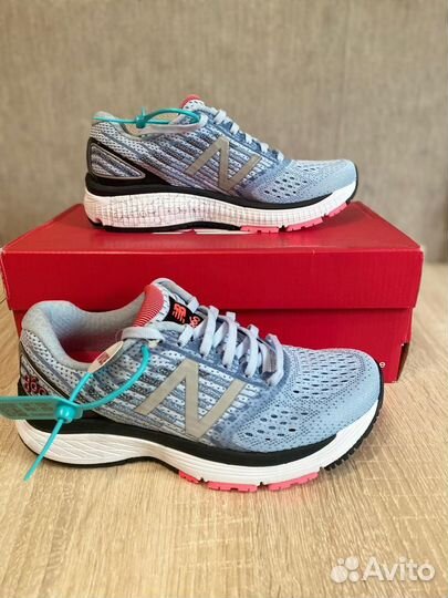 Кроссовки женские