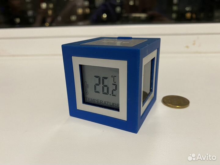 Часы кубик lexon