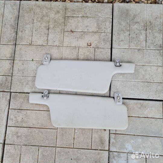 Солнцезащитный козырек