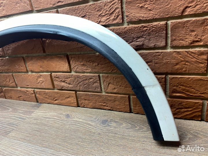 Накладка крыла заднего правого Volvo XC90 06-15