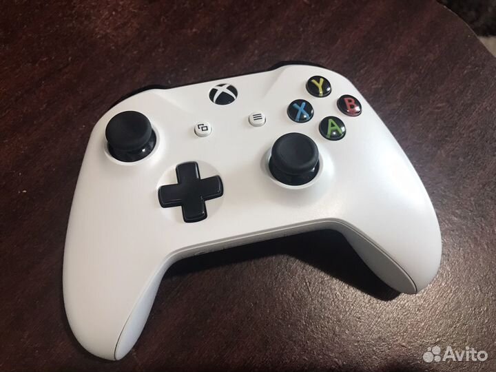 Xbox one s 1tb +18 игр с коробкой