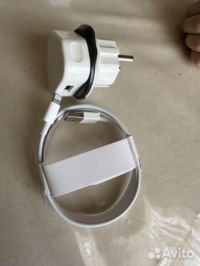 Зарядное устройство и наушники для iPad iPhone