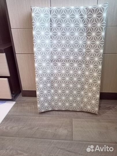 Пеленальная доска на кроватку