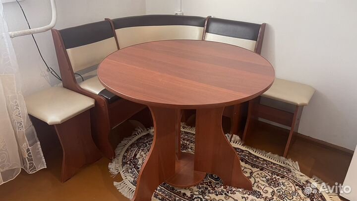 Кухонный мягкий уголок