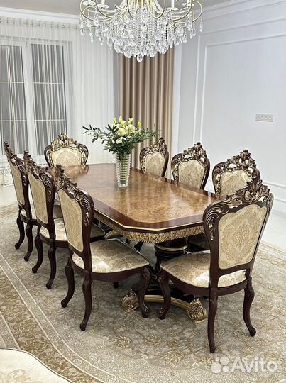 Стол обеденный. В наличии